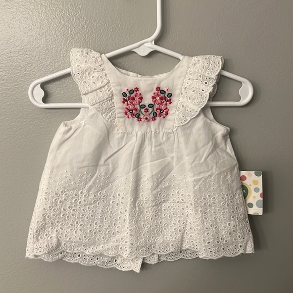 NWT size 3 months white tunic with floral embroidery. - Picture 1 of 2